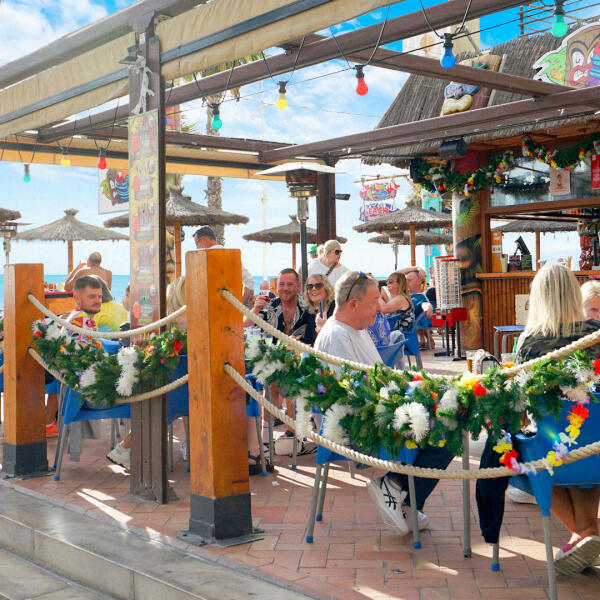 Navidad bajo el Sol: Por qu&eacute; tu brindis navide&ntilde;o sabe mejor frente al mar